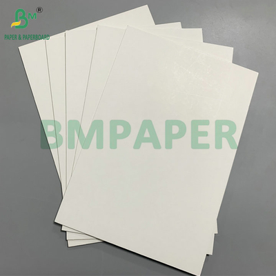वुड पल्प व्हाइट डिस्प्ले बोर्ड 1mm 2mm 1220x2440mm बड़े प्रारूप डिजिटल प्रिंटिंग