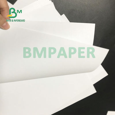 सुपर व्हाइट वुडफ्री ऑफ़सेट पेपर 140gsm 160gsm 635mm X 914mm अच्छा समतलता