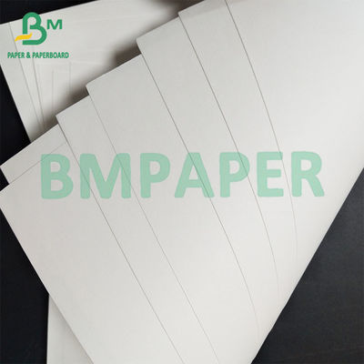 उच्च शक्ति और तह प्रतिरोध और पर्यावरण संरक्षण टोटे बैग के लिए सुपर तन्य सफेद क्राफ्ट पेपर