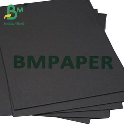 कार्डबोर्ड डबल साइड 200GSM 640 X 920MM विभिन्न उपहार बक्से के लिए काला