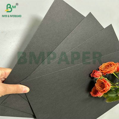 300 ग्राम 350 ग्राम बिना कोटिंग ठोस काला कागज शॉपिंग बैग के लिए 70 X 100 सेमी