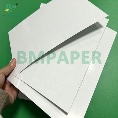 290gsm 320 x 450mm चिकनी सतह ब्लैक कोर टीसीजी कार्डस्टॉक खेल कार्ड के लिए